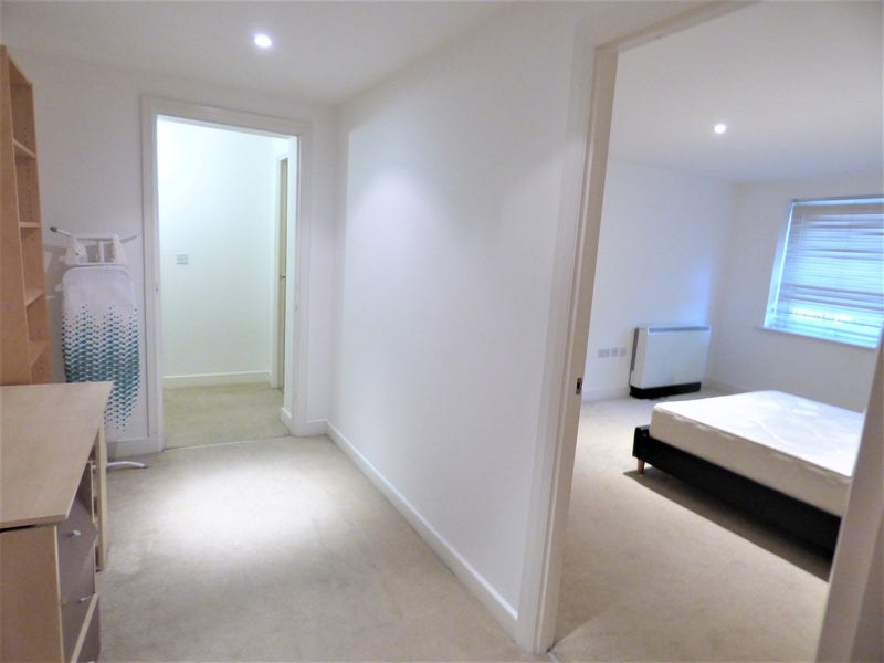 Luxury three bed flat with Terrace and Parking, E1 - student accommodation in Leytonstone - img_6