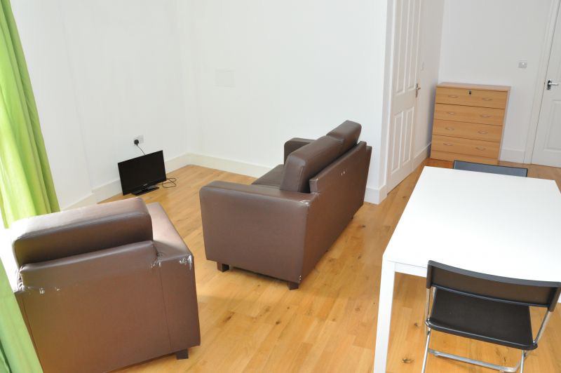 Massive Open Plan  Studio With Separate Kitchen!! - student accommodation in Canary Wharf - img_3