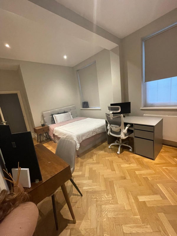 Master bedroom with en-suite in Earls Court - student accommodation in Earl's Court - img_5