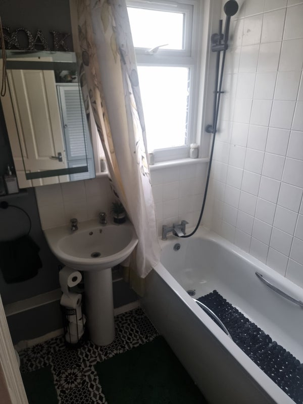 Medium Double bedroom - student accommodation in Leytonstone - img_3