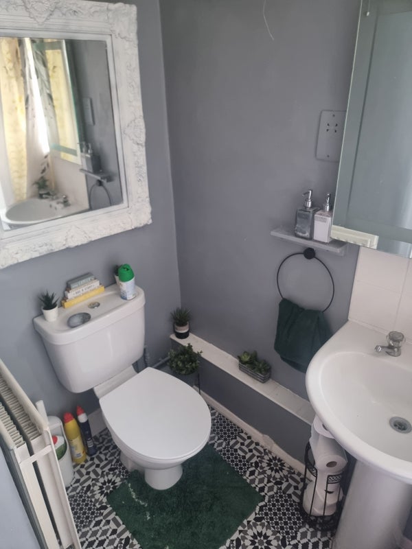 Medium Double bedroom - student accommodation in Leytonstone - img_5
