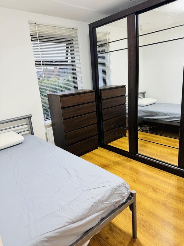 Beautiful room near Romford/Gidia park station student accommodation in Romford - img_1