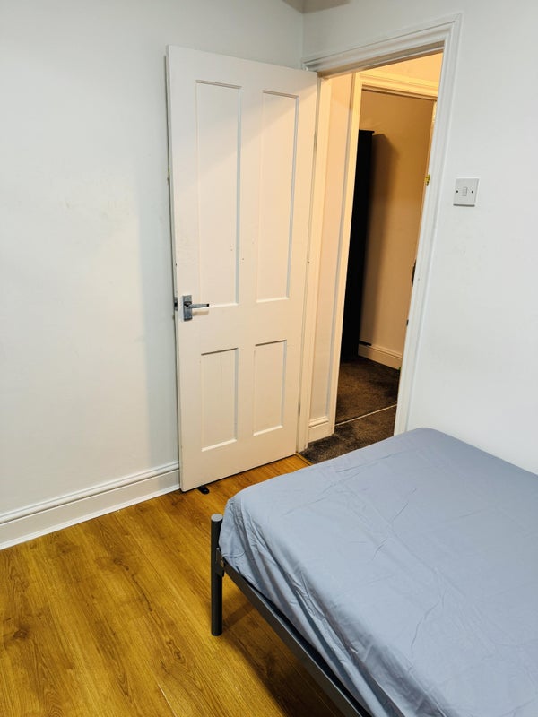 Beautiful room near Romford/Gidia park station student accommodation in Romford - img_2
