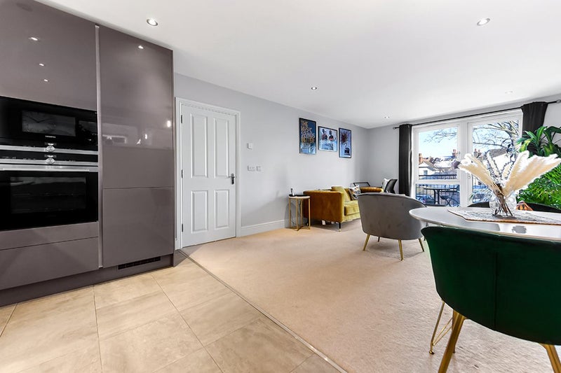 Modern 1 Bed 7 mins Walk to Wallington STN - student accommodation in Wallington - img_5