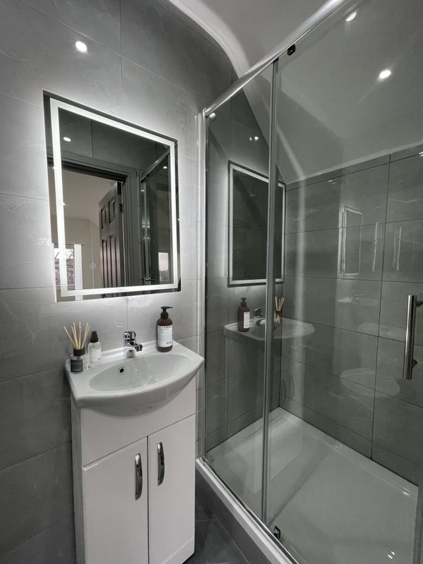 Modern Bespoke En-Suite Rooms - Ruislip - student accommodation in Ruislip - img_4