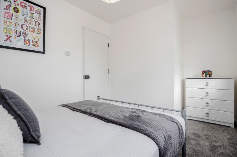 Modern, Clean, Safe, and Secure Double w/ Parking - student accommodation in South Ealing - img_3