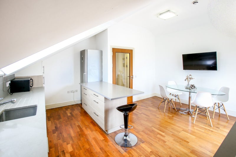 **Modern Double Room in Amazing Aparment ** - student accommodation in Brentford - img_3