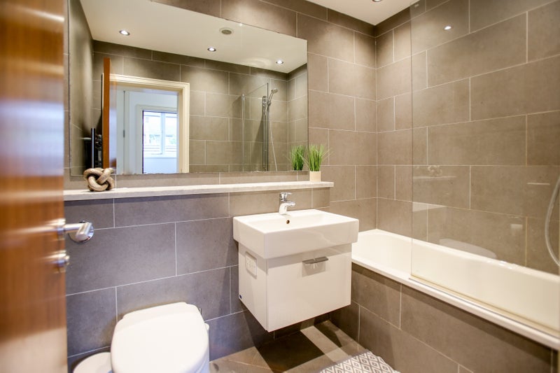 **Modern Double Room in Amazing Aparment ** - student accommodation in Brentford - img_6