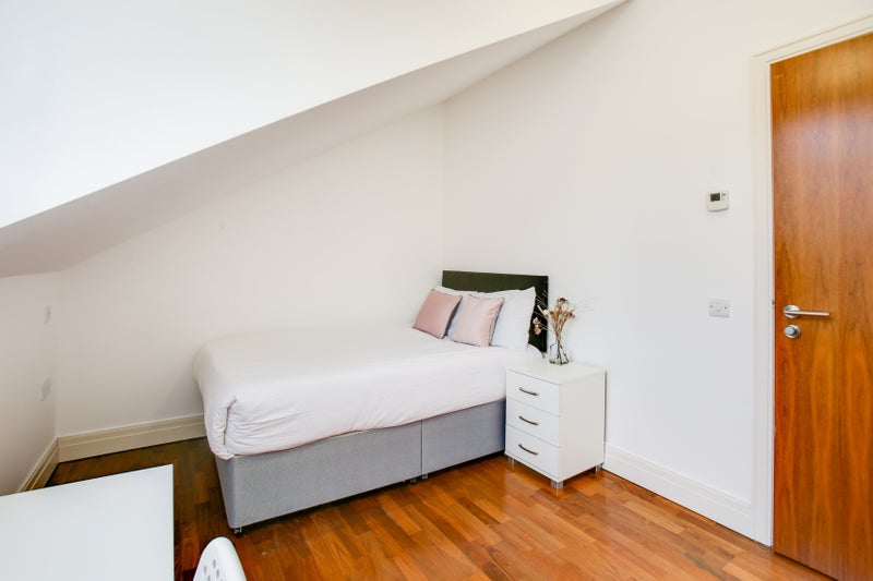 **Modern Double Room in Amazing Aparment ** - student accommodation in Brentford - img_1