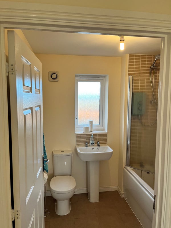 Modern, Light and Furnished Double Bedroom - student accommodation in Exeter - img_4