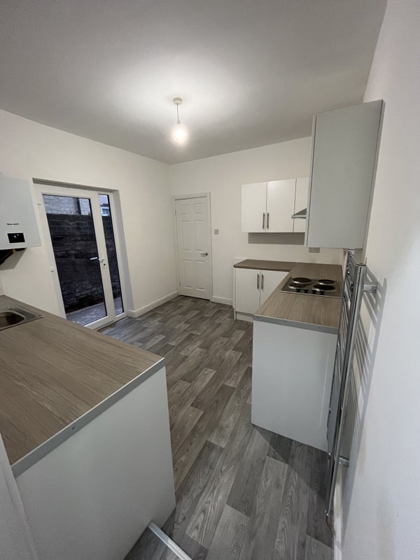 Modern Room In All Female House - student accommodation in Liverpool - img_1