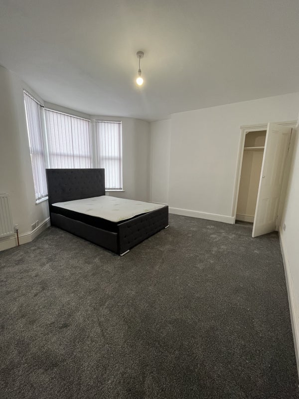 Modern Room In All Female House - student accommodation in Liverpool - img_5