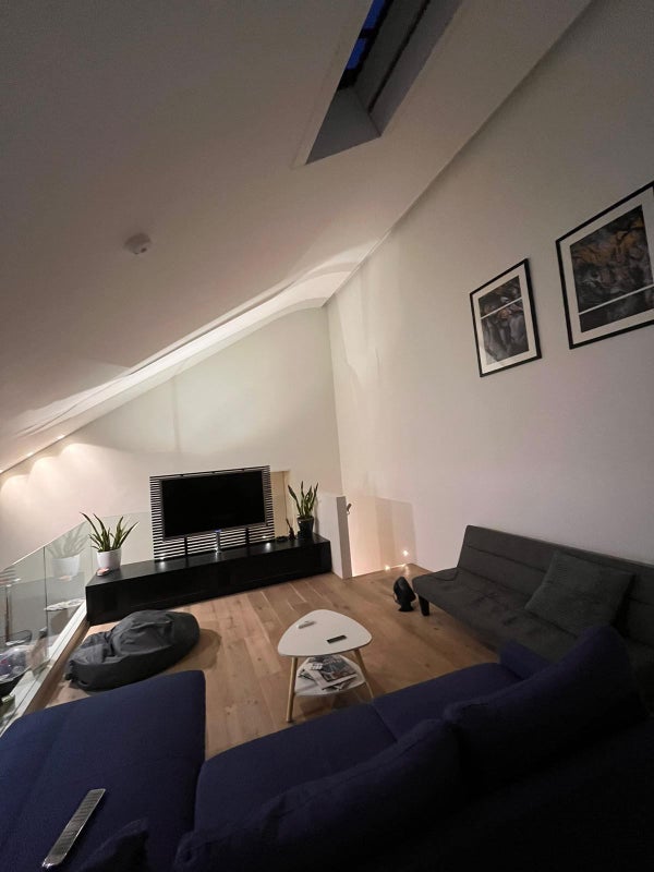 Modern room with walk-in closet on Abbey Road - student accommodation in St John's Wood - img_2