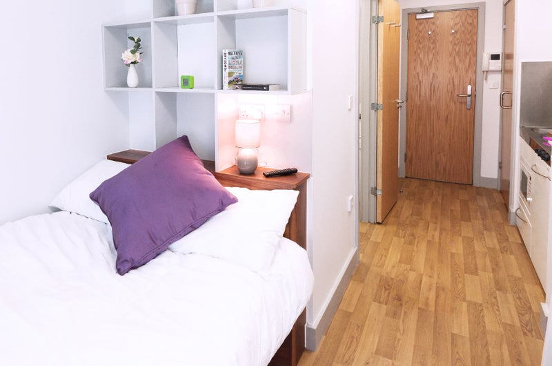 Modern Studio Apartment in City Centre at Unilife - student accommodation in Southampton - img_1