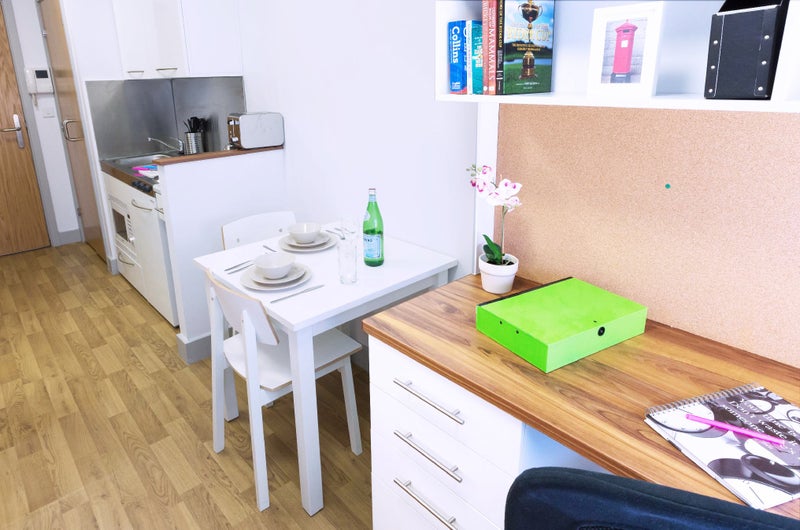 Modern Studio Apartment in City Centre at Unilife - student accommodation in Southampton - img_4