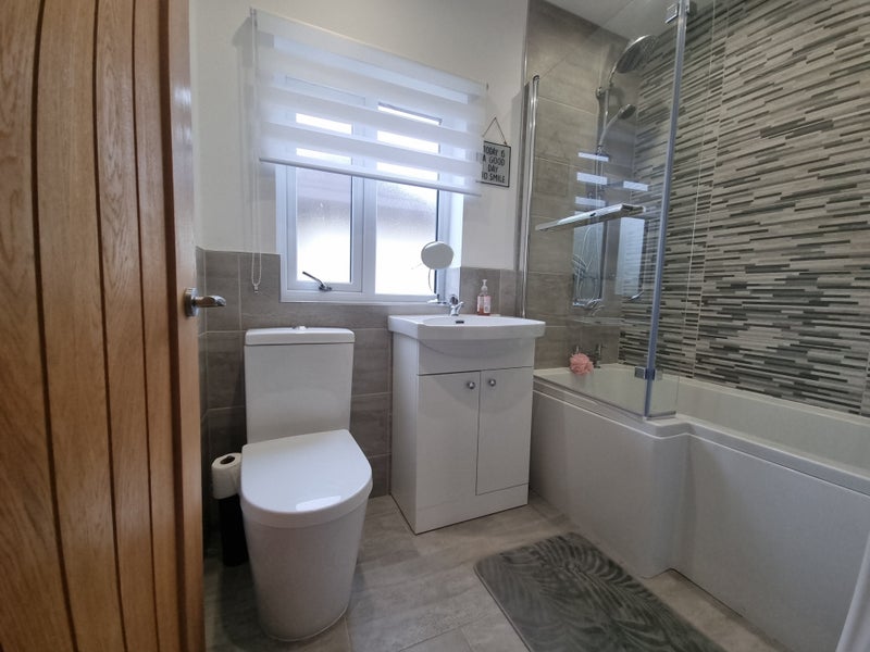 Mon to Fri only  Double room + private bathroom - student accommodation in Stafford - img_4