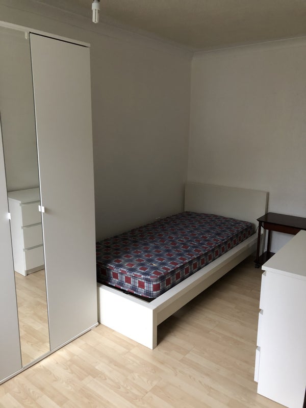 Mon-Fri let near Canary Wharf - student accommodation in Docklands