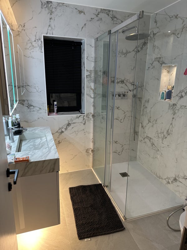 MUST VIEW! Large room available in luxurious home - student accommodation in Greenford - img_4