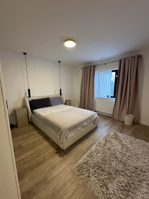 MUST VIEW! Large room available in luxurious home - student accommodation in Greenford - img_3