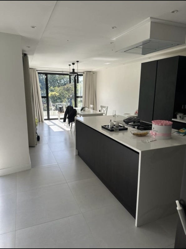 MUST VIEW! Large room available in luxurious home - student accommodation in Greenford - img_1