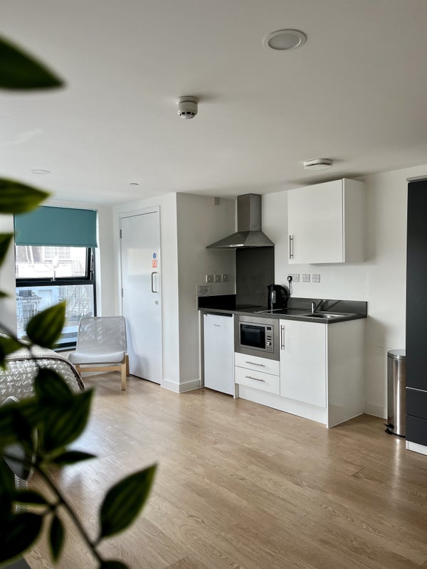 Mutley Plain - Central Studios - student accommodation in Plymouth - img_5