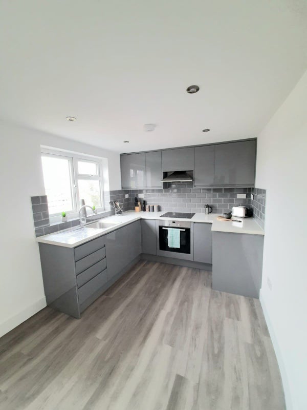 Large Double room available in 3 bed house student accommodation in East Croydon - img_2