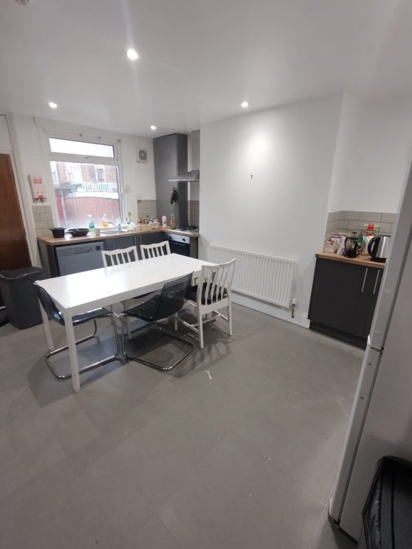  New & Beautiful  Houseshare To Rent  - student accommodation in Leeds - img_5