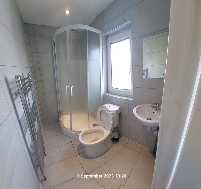 Luxury Double Bedroom Ensuite <20 Mins CanaryWharf student accommodation in London E13 - img_6