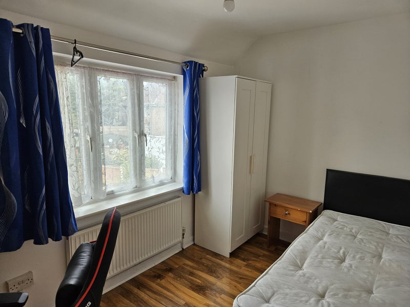 Double bedroom in 2bed flat student accommodation in Canning Town - img_7