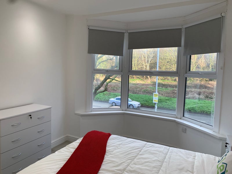 Spacious double room top level flat with balcony student accommodation in South Woodford - img_1
