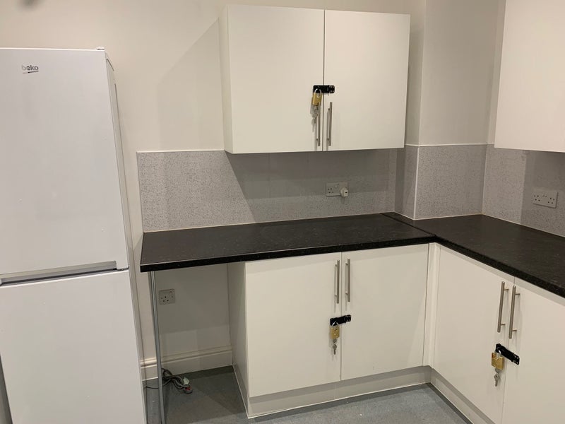 Spacious double room top level flat with balcony student accommodation in South Woodford - img_2