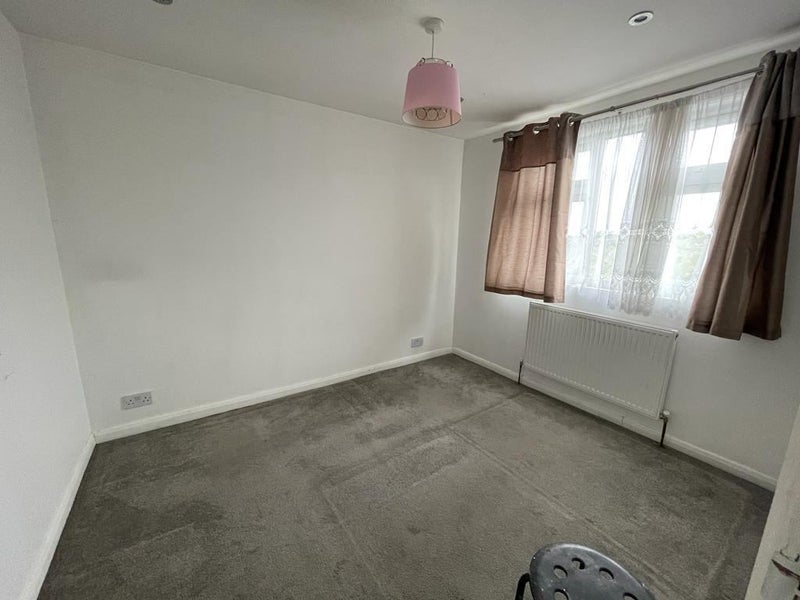 Double room in prime location with a kitchen student accommodation in East Ham - img_1