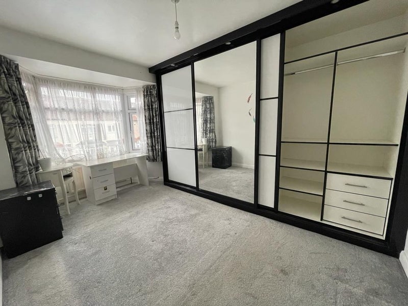 Double room in prime location with a kitchen student accommodation in East Ham - img_5