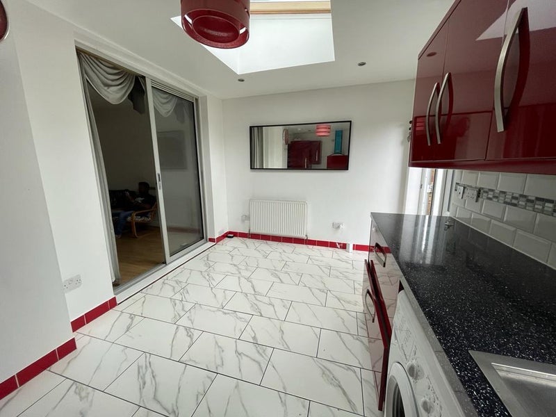 Double room in prime location with a kitchen student accommodation in East Ham - img_8