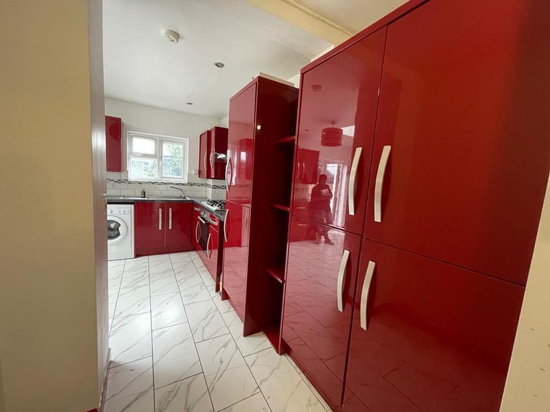 Double room in prime location with a kitchen student accommodation in East Ham - img_11