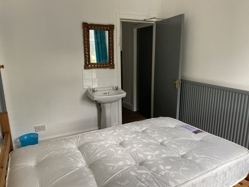 Newly refurbished double room close to city centre - student accommodation in Preston - img_5