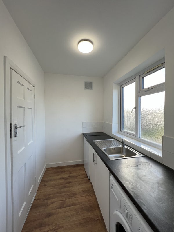 Newly refurbished studio, bills inc - student accommodation in London NW7 - img_3