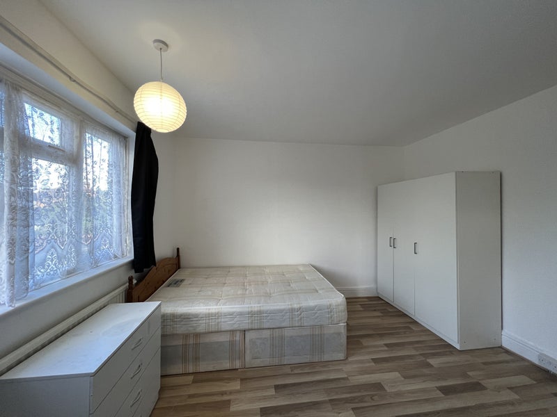 Newly refurbished studio, bills inc - student accommodation in London NW7 - img_2