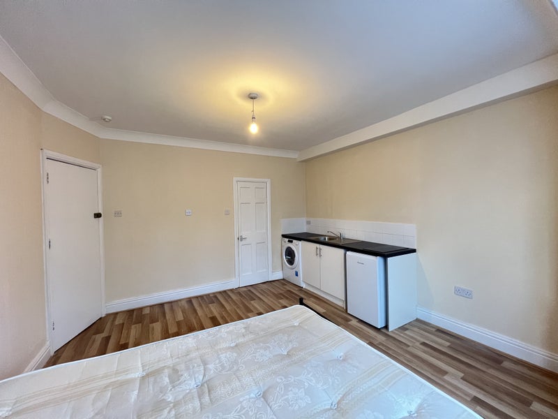 Newly refurbished studio, bills inc - student accommodation in London NW7 - img_2