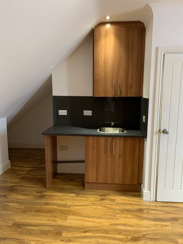 Newly Refurbished triple En-Suite Loft Room - student accommodation in Isleworth - img_7