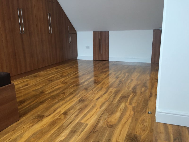 Newly Refurbished triple En-Suite Loft Room - student accommodation in Isleworth - img_8