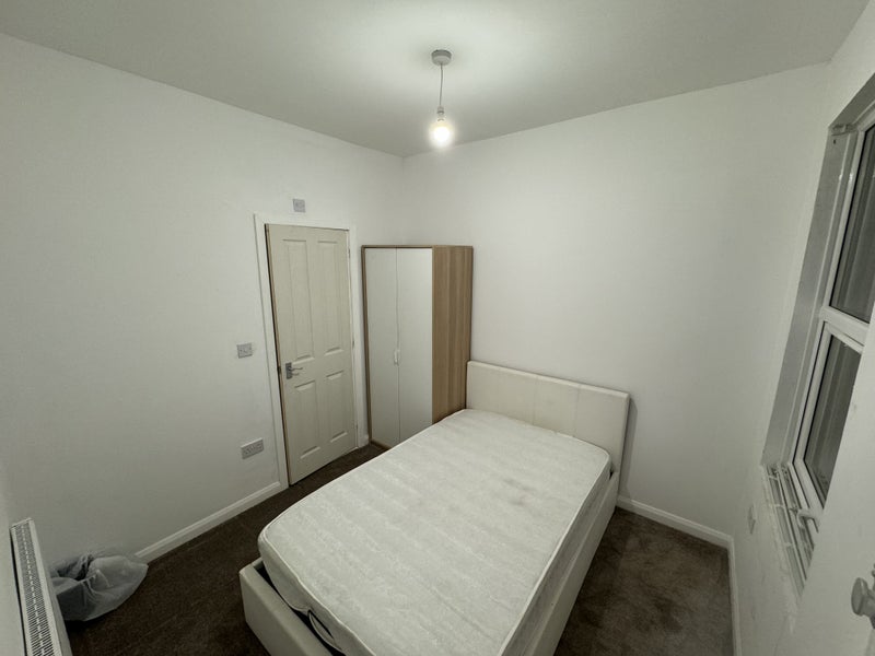Newly renovated 4 Bed house - student accommodation in Coventry - img_1