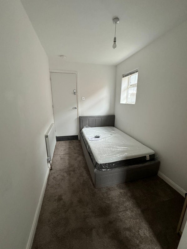 Newly renovated 4 Bed house - student accommodation in Coventry - img_2