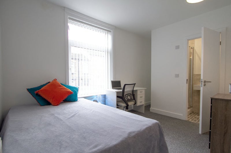 Newly Renovated 5-Bedroom Ensuite -All Bills Inc!! - student accommodation in Huddersfield - img_3