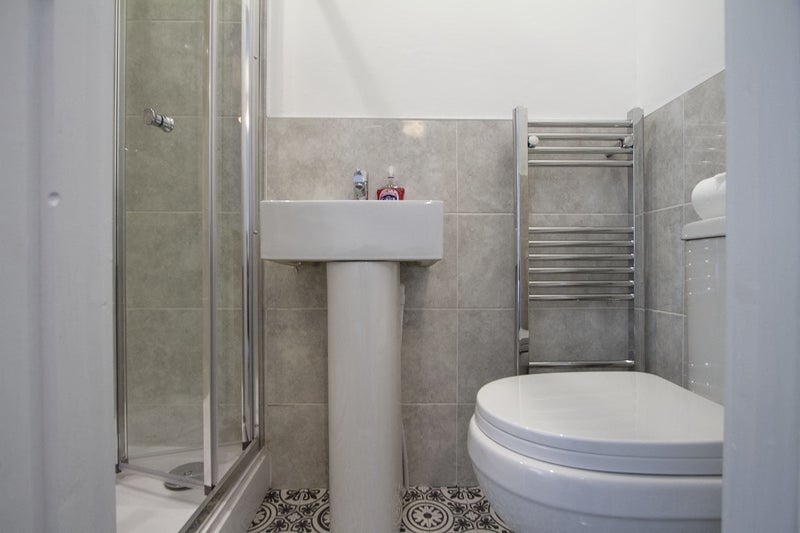 Newly Renovated 5-Bedroom Ensuite -All Bills Inc!! - student accommodation in Huddersfield - img_5