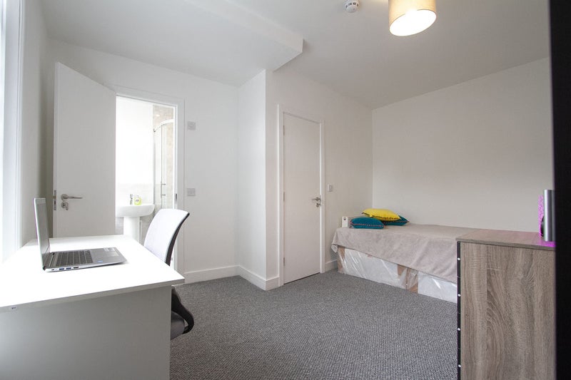 Newly Renovated 5-Bedroom Ensuite -All Bills Inc!! - student accommodation in Huddersfield - img_8
