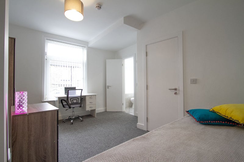 Newly Renovated 5-Bedroom Ensuite -All Bills Inc!! - student accommodation in Huddersfield - img_10