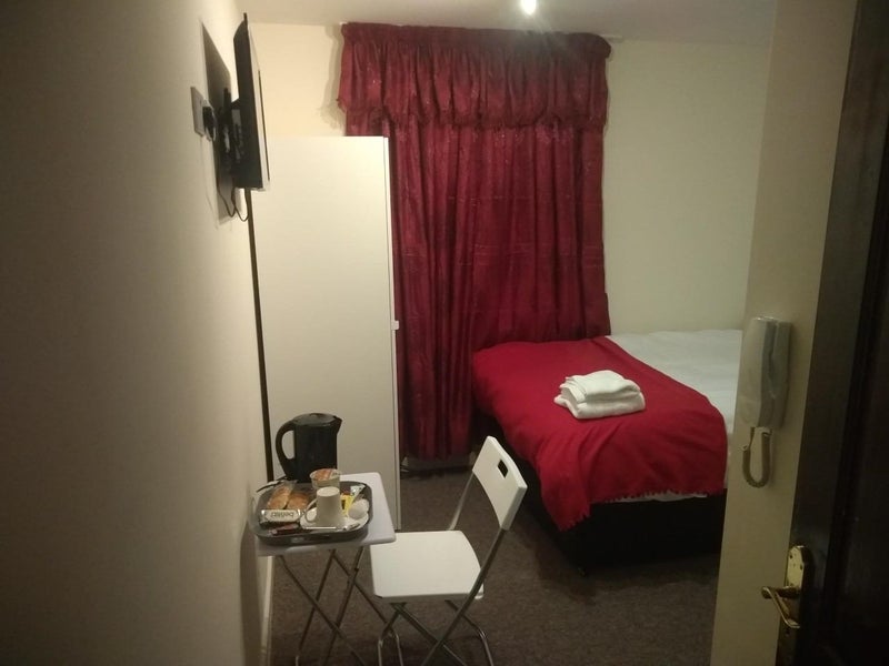 Nice Double Bedroom (En-suite) 1 Min from Station - student accommodation in Ilford - img_1