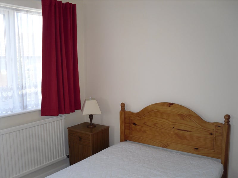 Nice room in a quiet house - student accommodation in Milton Keynes - img_2