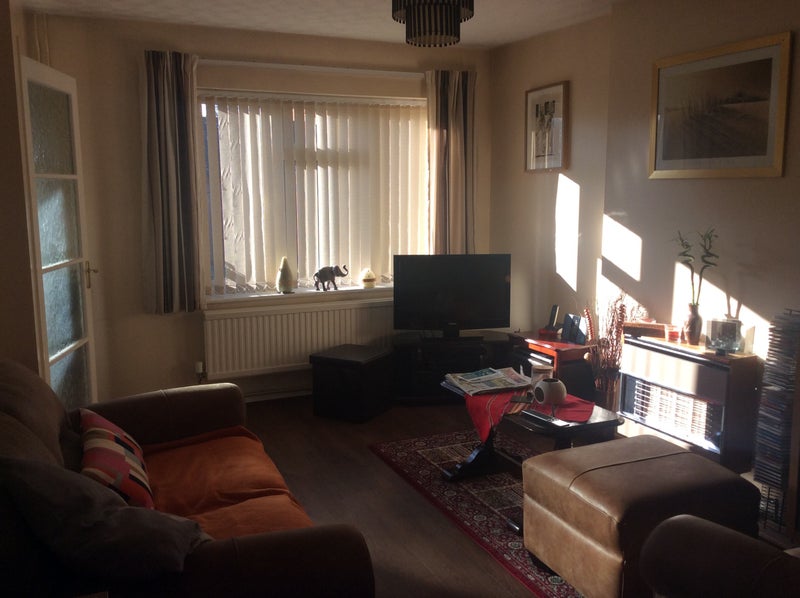 Nice room in a quiet house - student accommodation in Milton Keynes - img_4
